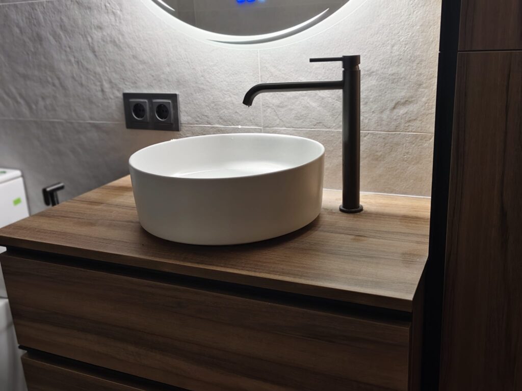 rehabilitacion de baño en mataro | Construcciones y Reformas Emyfer SL