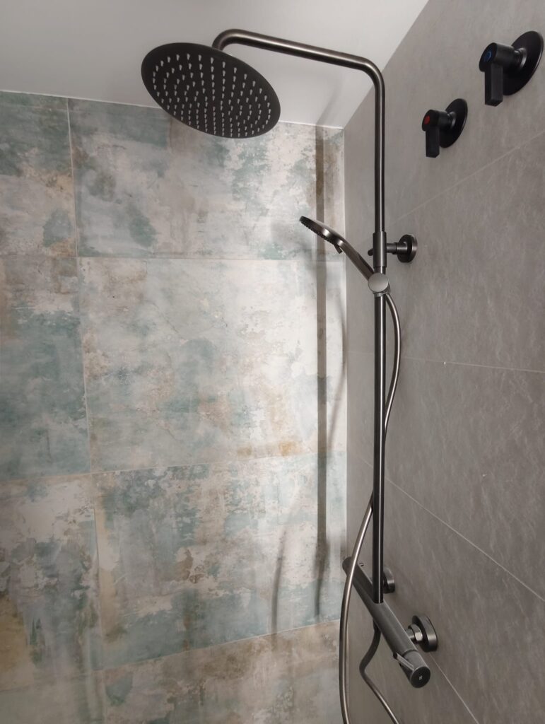 rehabilitacion de baño en mataro | Construcciones y Reformas Emyfer SL