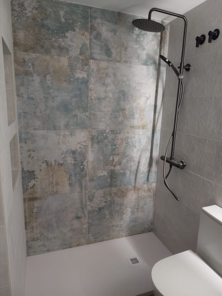 rehabilitacion de baño en mataro | Construcciones y Reformas Emyfer SL