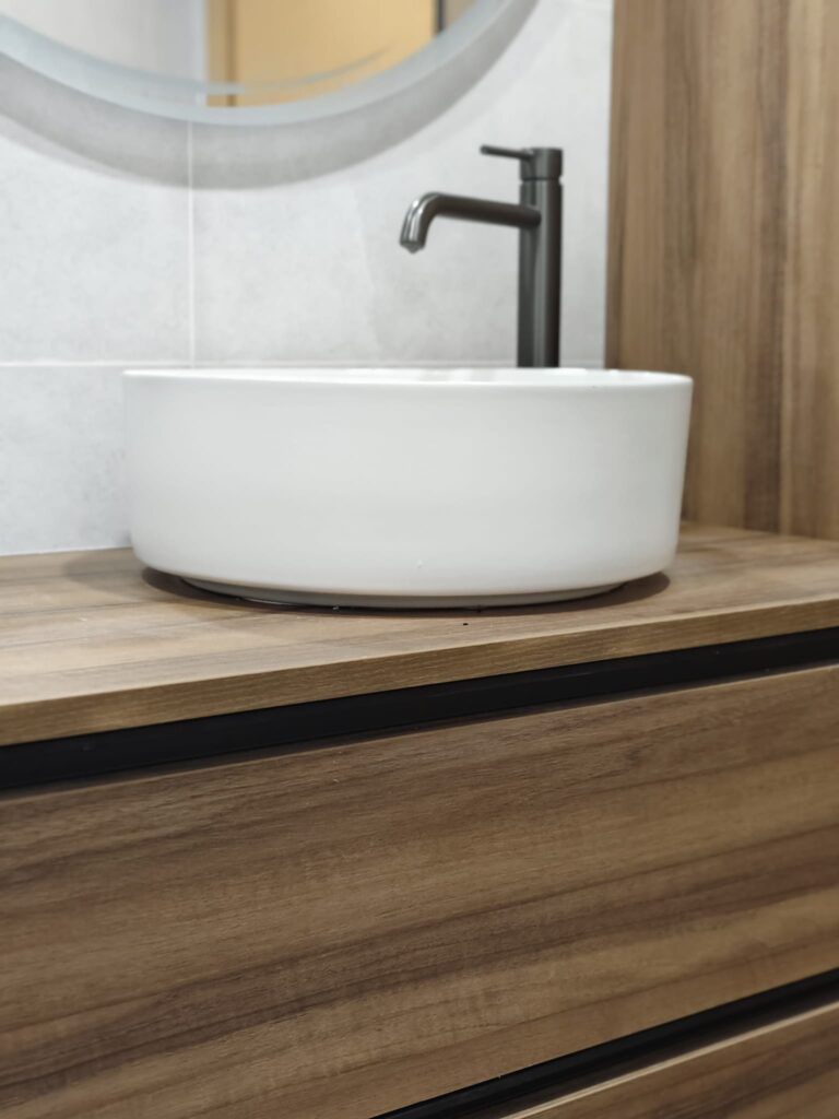 rehabilitacion de baño en mataro | Construcciones y Reformas Emyfer SL