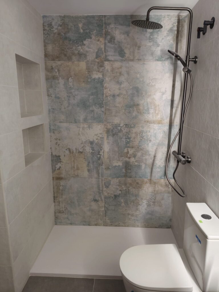 rehabilitacion de baño en mataro | Construcciones y Reformas Emyfer SL