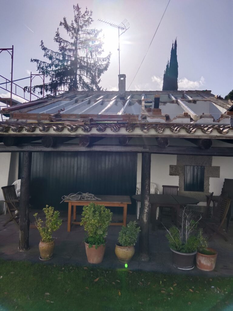 Derribo y construcción de tejado en Mataró | Emyfer