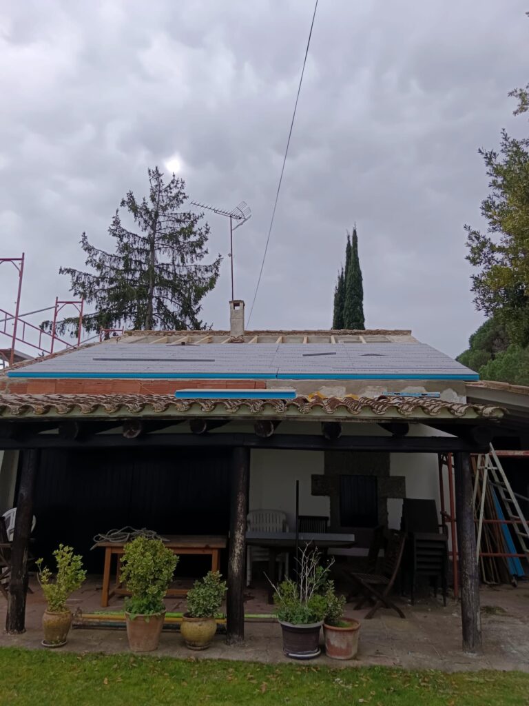 Derribo y construcción de tejado en Mataró | Emyfer
