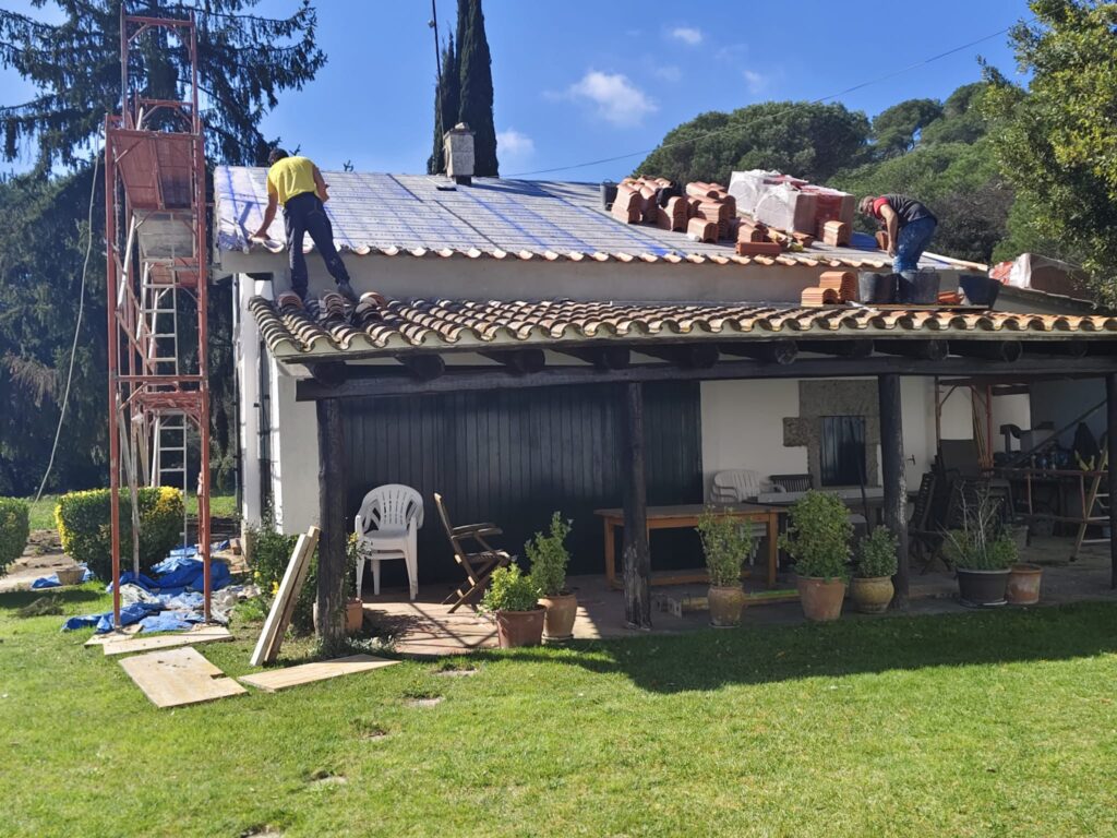 Derribo y construcción de tejado en Mataró | Emyfer