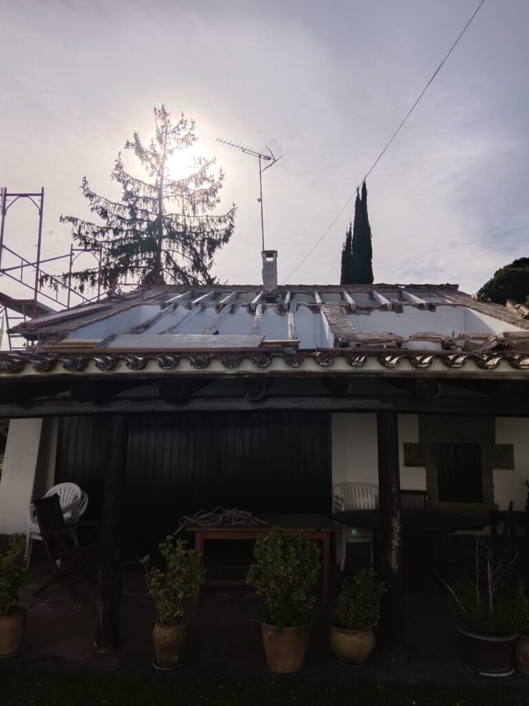 Derribo y construcción de tejado en Mataró | Emyfer